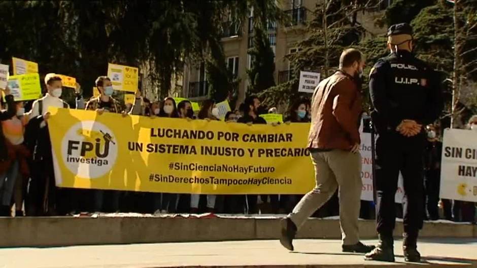 Los jóvenes investigadores protestan por sus condiciones laborales