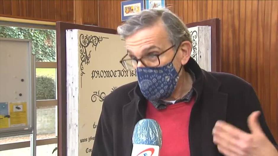 Sonrisas en los patios de los colegios el primer día sin mascarillas