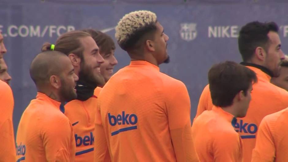 Último entrenamiento del FC Barcelona antes de disputar el derbi con el Espanyol