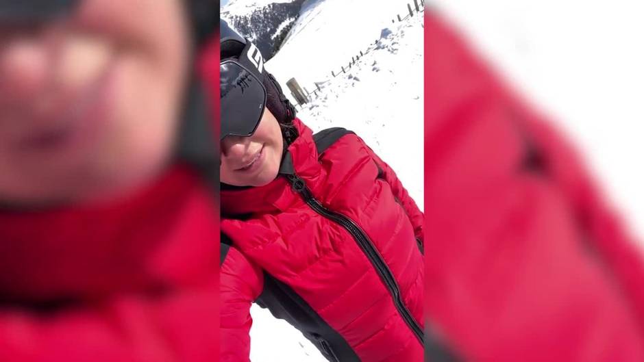 María Pombo y Pablo Castellano disfrutan con su hijo de la playa