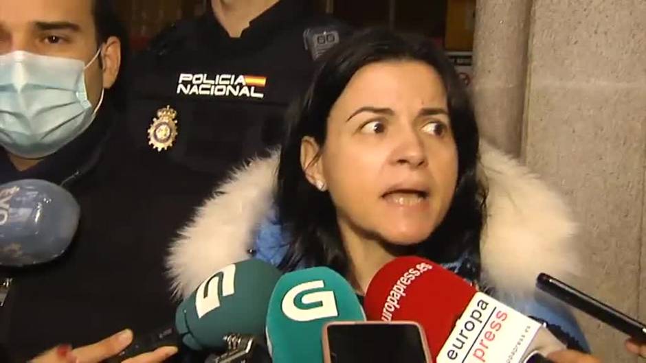 Las familias de los marineros desaparecidos piden al Gobierno que envíe medios a la zona para buscar sus cuerpos