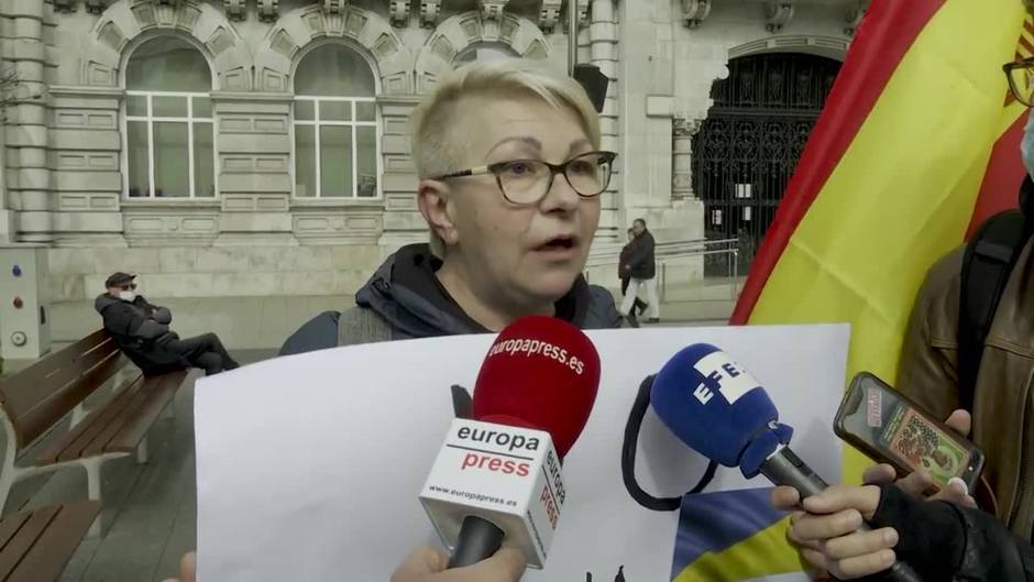 Ucranianos en España se concentran en apoyo a su país y "por la paz"