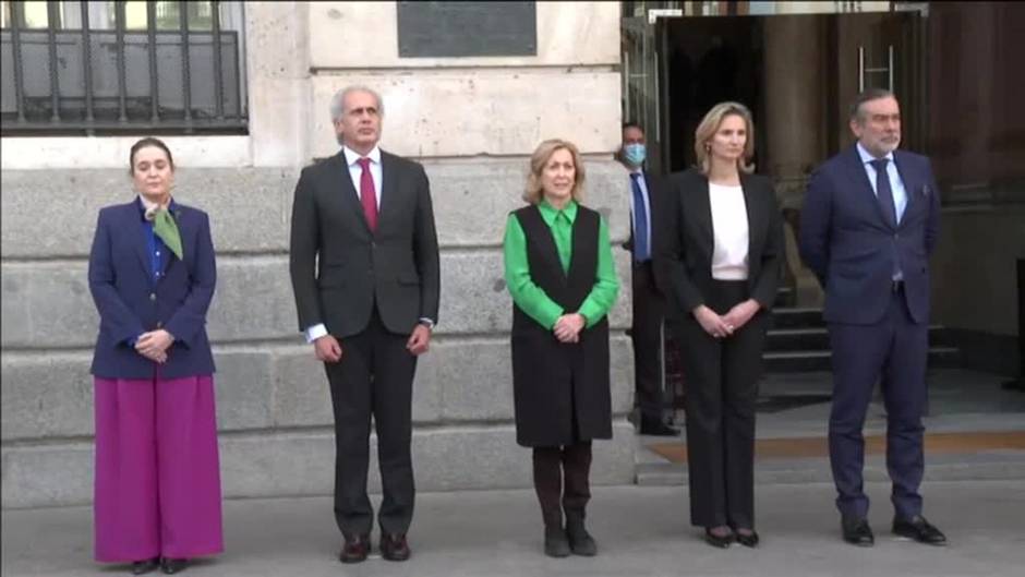 Ayuso preside en Sol el minuto de silencio por los marineros fallecidos