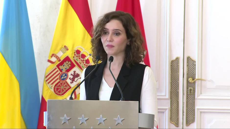 Ayuso ofrece a los refugiados ucranianos alojamiento, transporte y escolarización