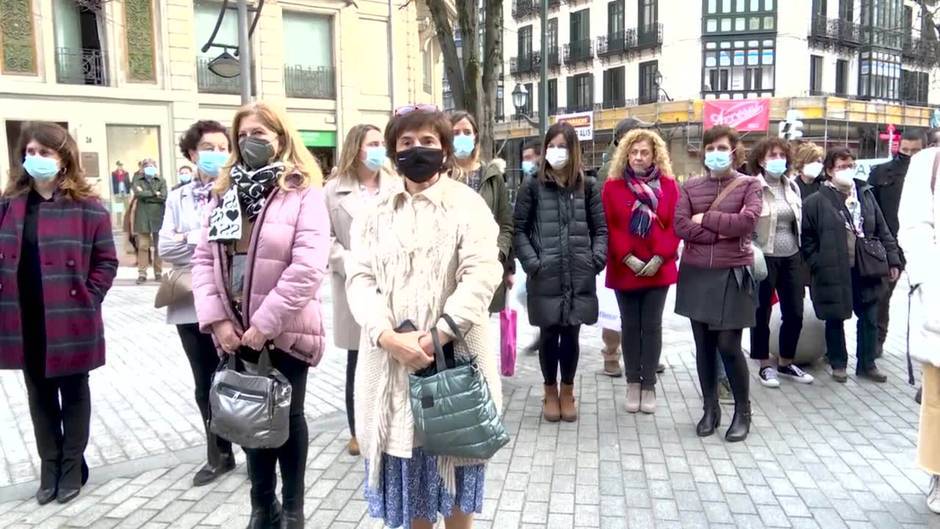 Cinco minutos de repulsa en Bilbao por la guerra en Ucrania