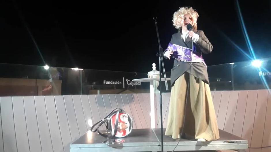 El romancero de la madre de Kichi en Cajasol: 'Este año salgo de Milagri'