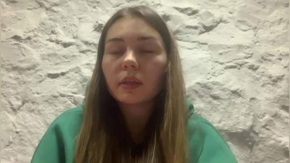 Una ucraniana escondida graba el sonido de los disparos golpeando el techo de su búnker