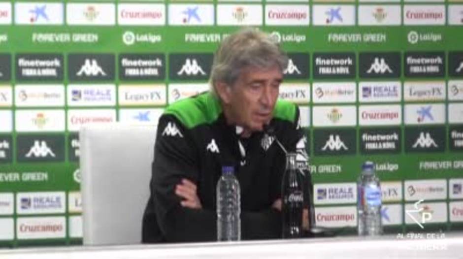 Pellegrini, entrenador del Betis: «Los béticos nos hacen igualarnos a los equipos grandes en cuanto a pasión»