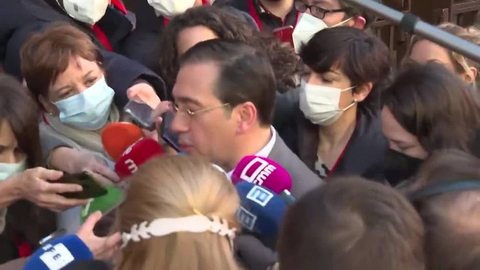 Albares: "Estamos intentando ayudar al pueblo y a la democracia en Ucrania"