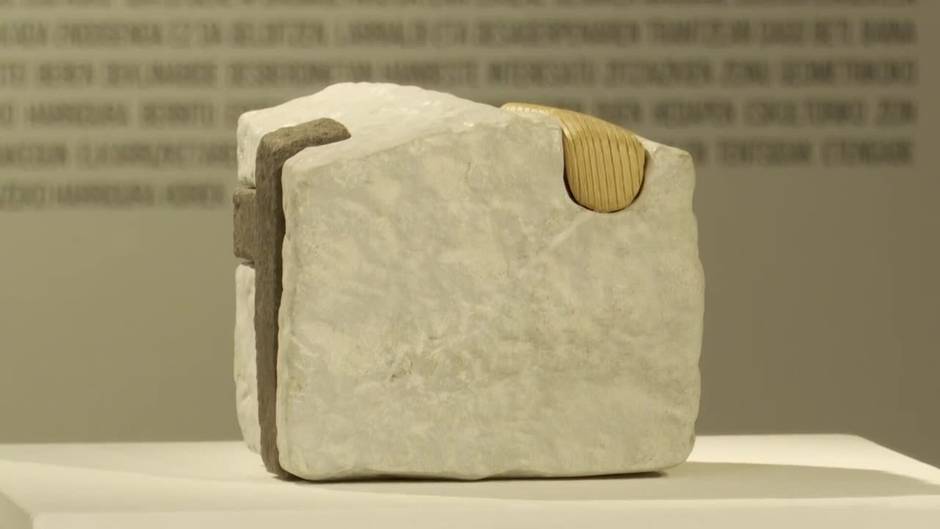 Una exposición en Vitoria reúne a cinco reconocidos escultores vascos con cinco mujeres artistas