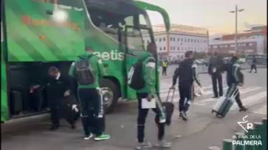 La llegada del Real Betis al Villamarín para medirse al Atlético de Madrid