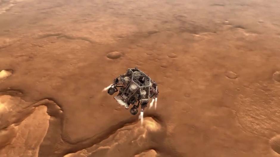 Una piedra marciana se 'sube' al rover Perseverance de la NASA