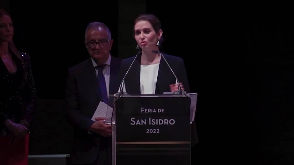 Ayuso, premiada por su apoyo a la tauromaquia en la presentación de la Feria de San Isidro