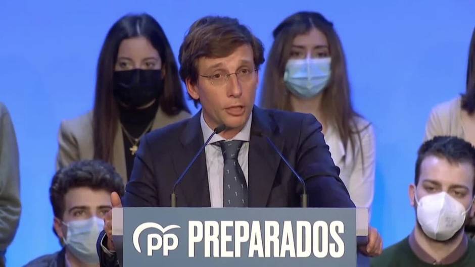 Almeida agradece a Feijóo llenar de ilusión el PP