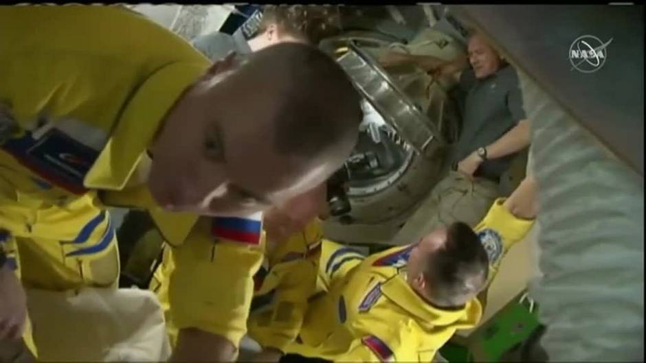 Tres cosmonautas rusos llegan a la Estación Espacial Internacional