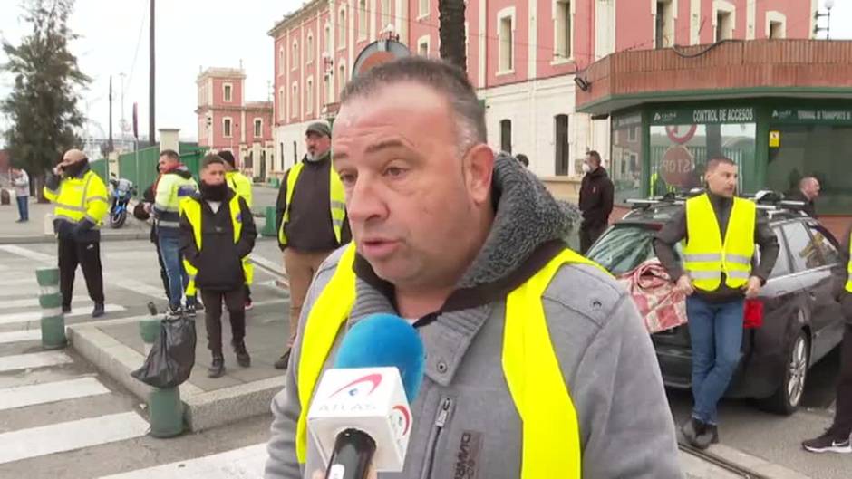 Los transportistas protestan durante todo el día y por toda España