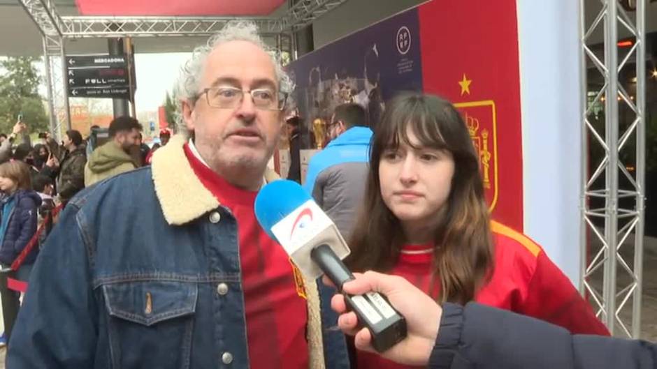 Ambientazo en Barcelona con la vuelta de la selección 18 años después