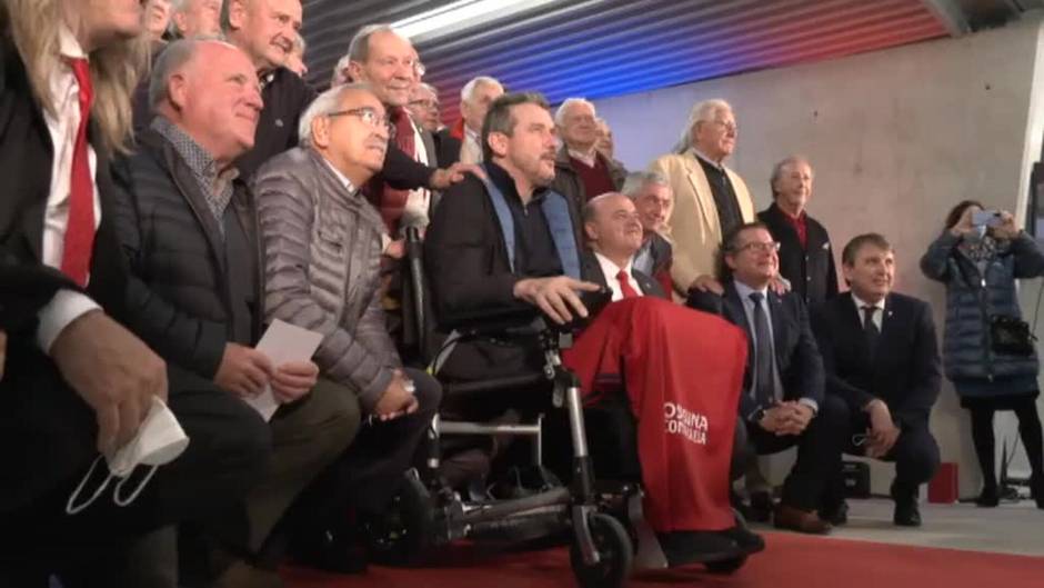 Osasuna distingue a 55 socios con su insignia de Oro y homenajea a Unzué