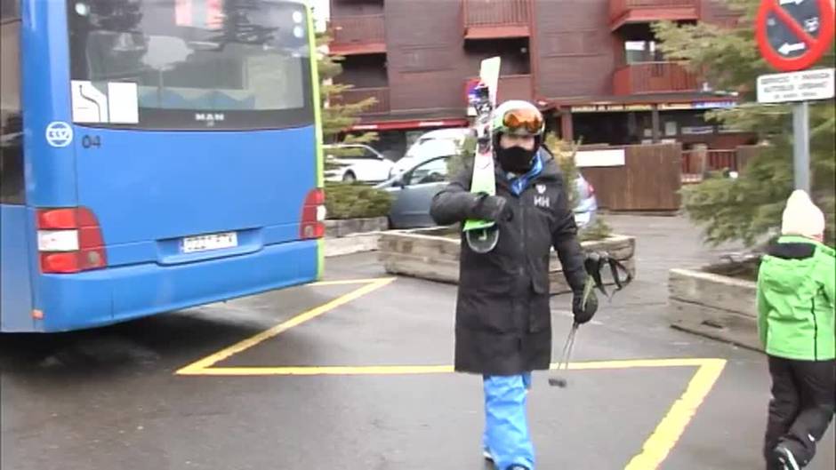 Una tormenta de granizo descarga con fuerza en Barcelona y tiñe de blanco Granollers