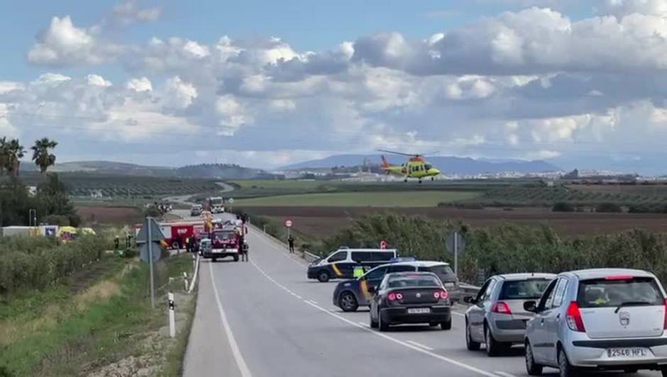 Tres heridos graves por el incendio de una incubadora de huevos en Morón de la Frontera
