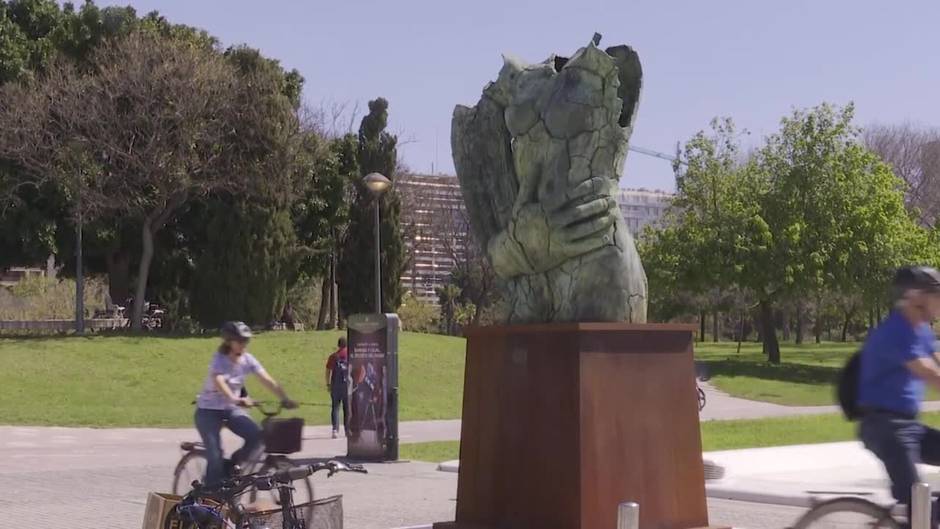 La "belleza rota" de Igor Mitoraj inunda la Ciudad de las Artes y las Ciencias