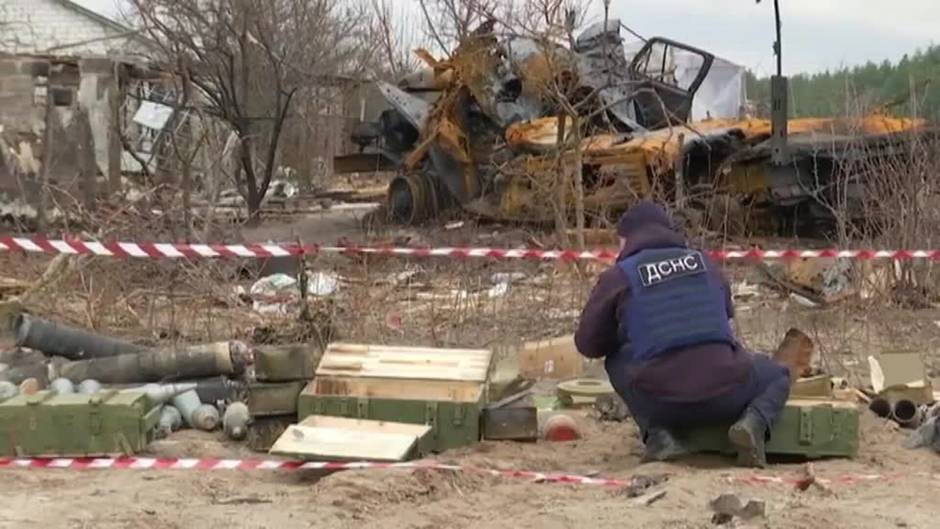 Los habitantes de un pueblo ucraniano cercano a Chernígov tratan de sobrevivir tras los ataques rusos