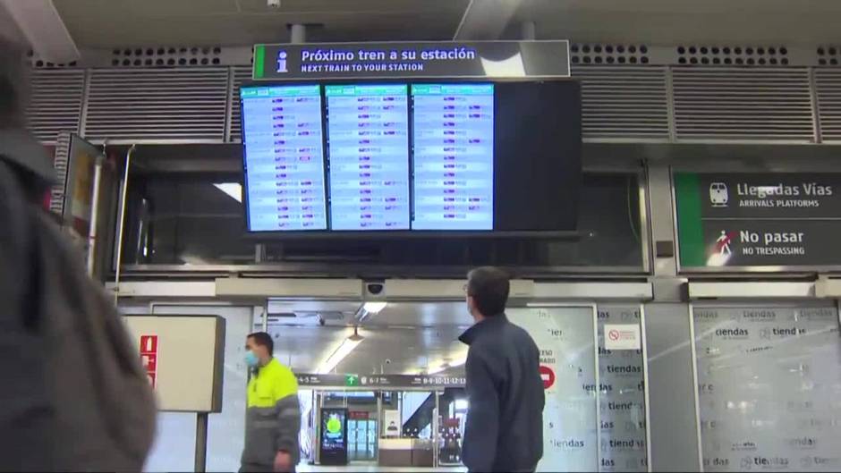 Turistas y nacionales comienzan en Atocha sus viajes de Semana Santa