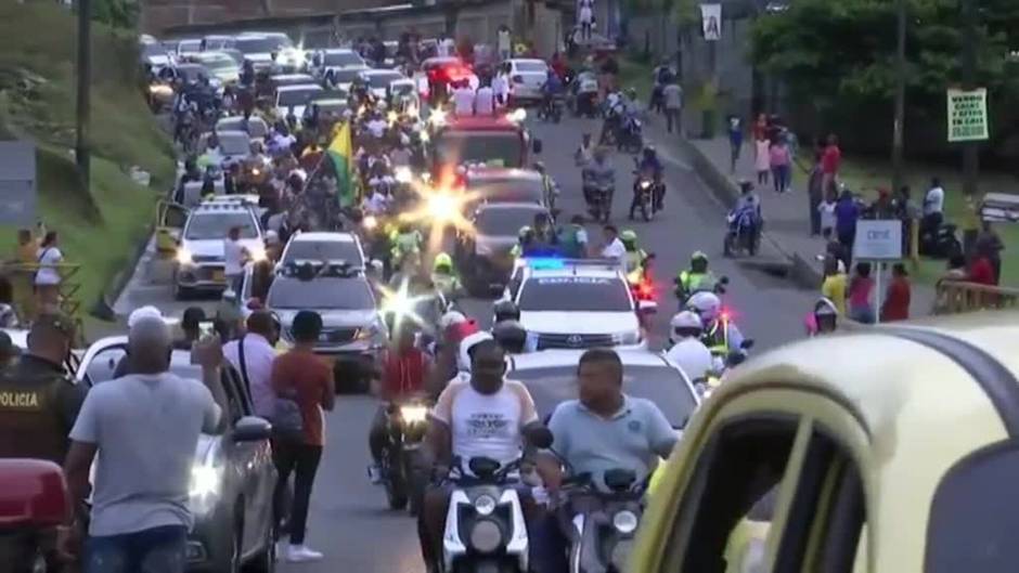 Miles de personas despiden en Colombia al futbolista Freddy Rincón