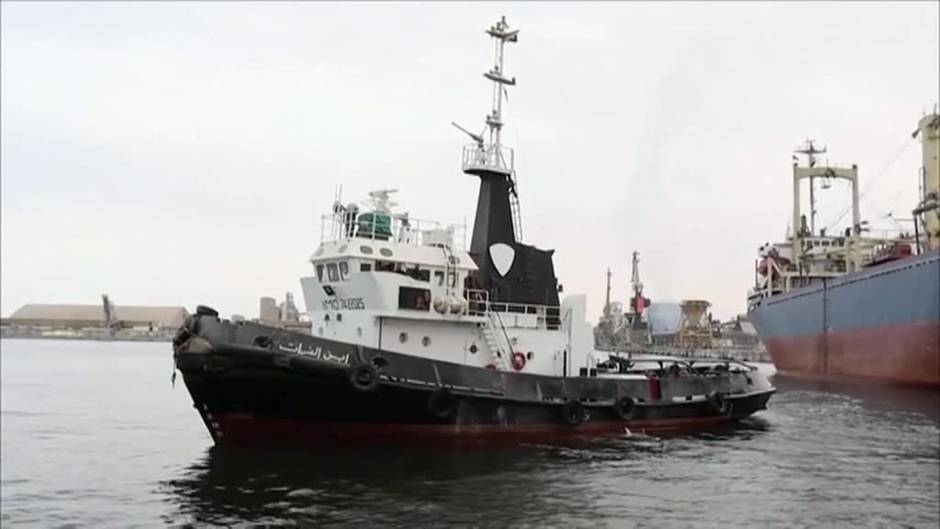 Túnez valora el impacto medioambiental del hundimiento de un navío mercante frente a sus costas