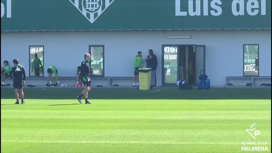 Haro y Catalán acuden al penúltimo entrenamiento del Real Betis antes de la final de la Copa del Rey