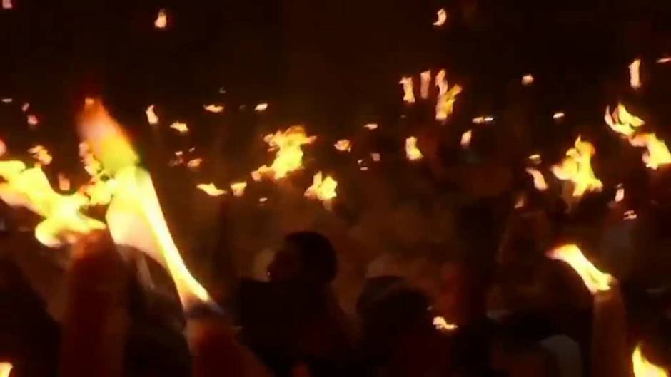 El fervor vuelve a la ceremonia del fuego sagrado en Belén tras la pandemia