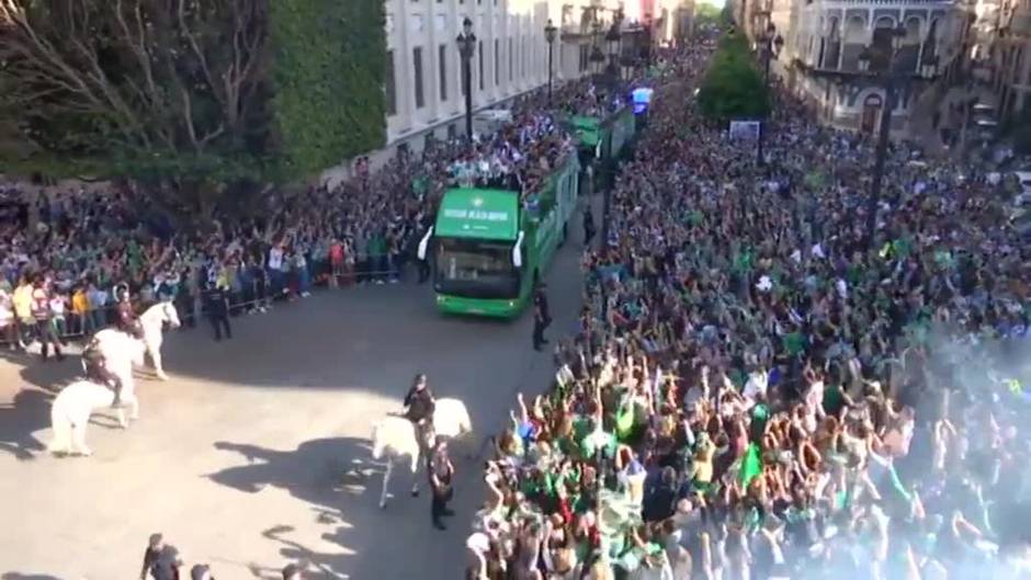 El Betis brinda la Copa a su afición