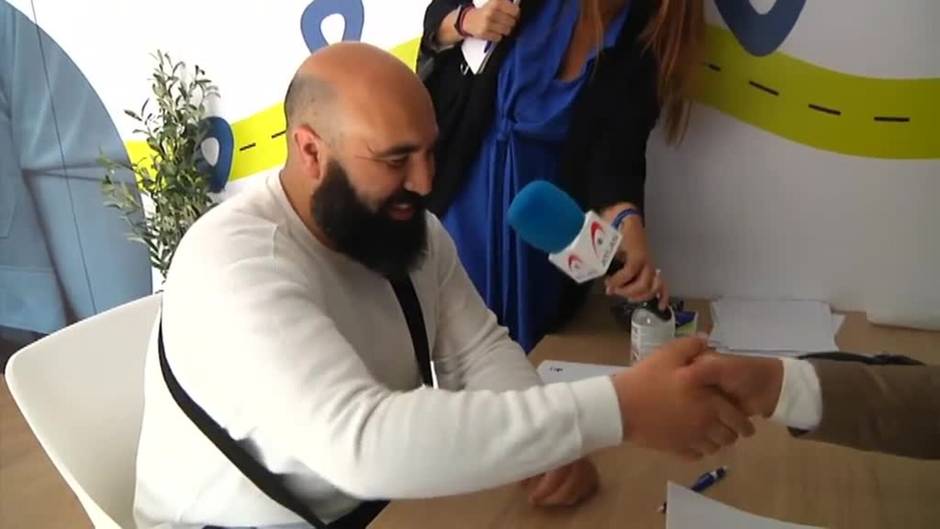 Un autobus combate el paro en Cádiz