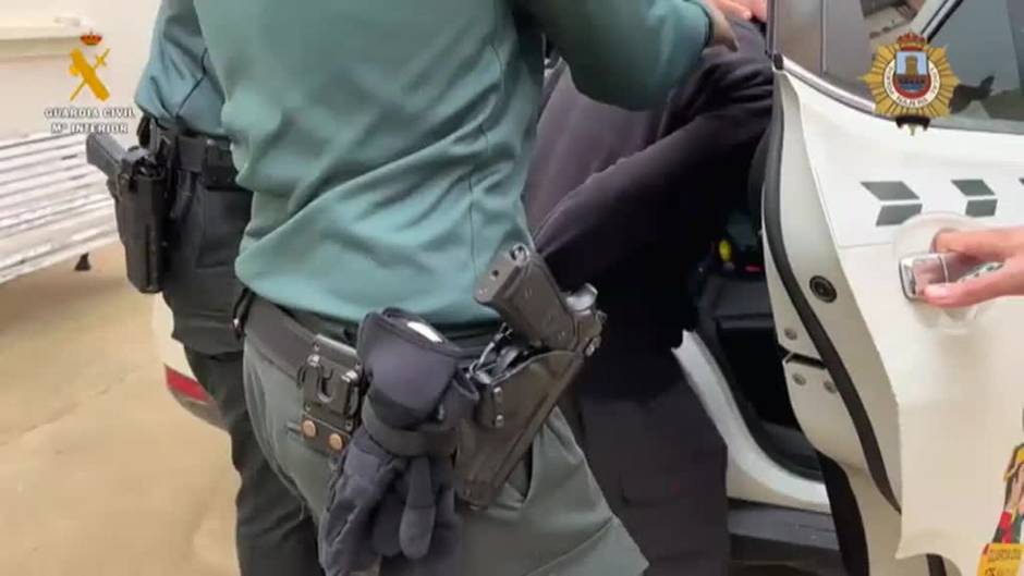 La Guardia Civil descubre un arsenal de armas en casa de un acusado de maltrato