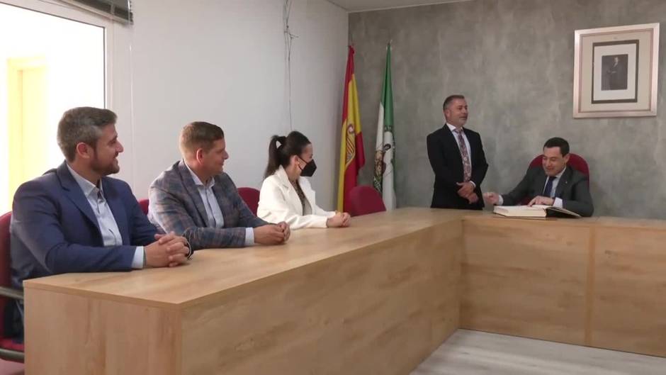 Moreno defiende que de la Andalucía rural "sale lo mejor de la tierra" y la "obligación de cooperar"