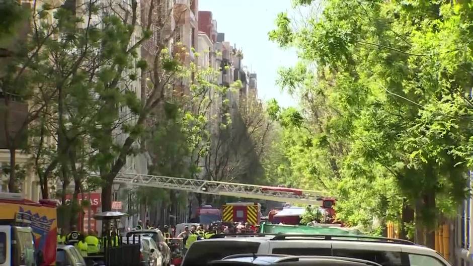 Emergencias y Bomberos siguen trabajando en la explosión de Madrid