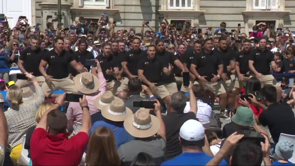 Los 'All Blacks' ejecutan su tradicional 'haka' en Madrid