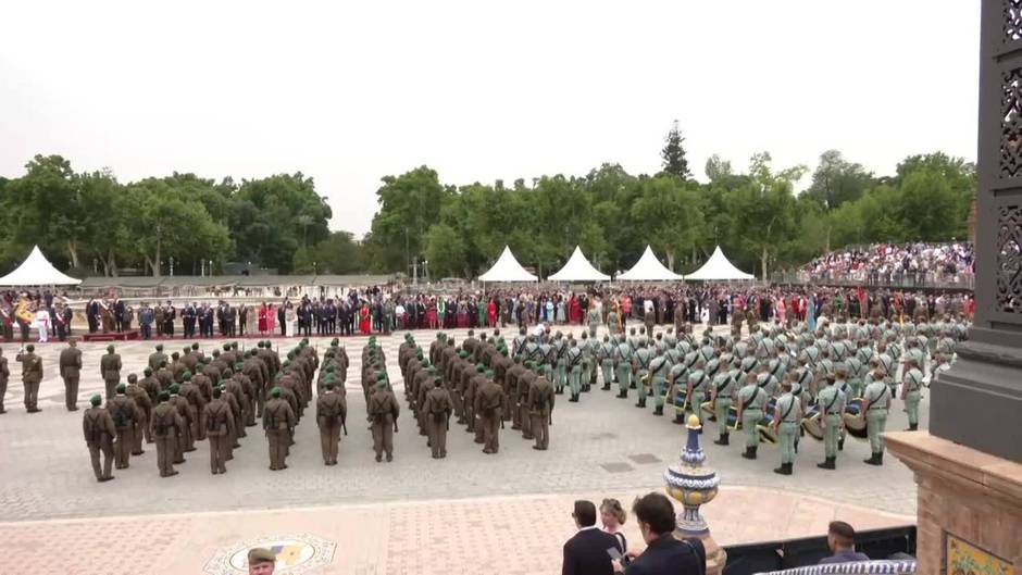 Moreno reivindica "valores que unen" a españoles tras asistir a una jura de bandera para civiles