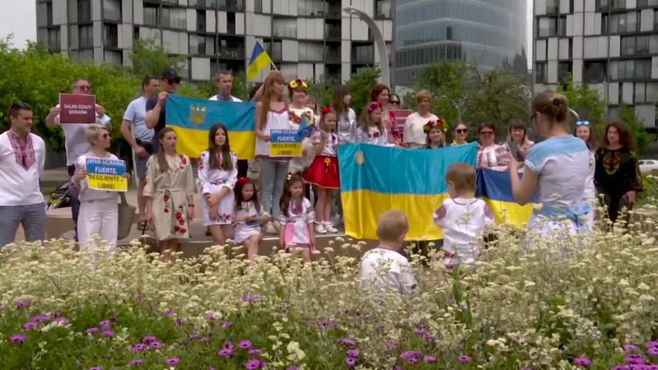 Ucranianos marchan en Bilbao para conmemorar el Día de la 'Vyshyvanka' y reclaman apoyo