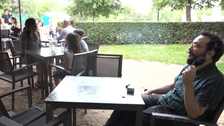 La AECC pone en marcha una iniciativa para convertir 44 lugares emblemáticos de todo el país en espacios sin humos