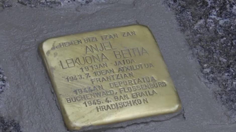 Primer Stolperstein en Euskadi en memoria del asesinado en un campo de concentración Ángel Lekuona