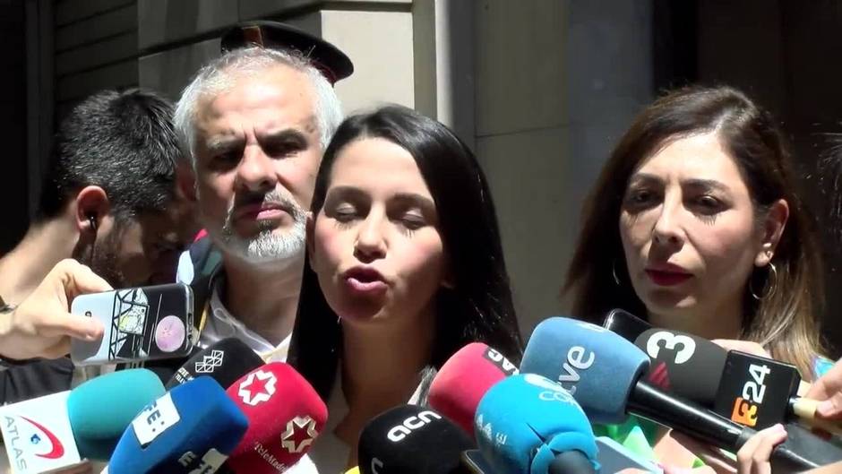 Arrimadas acusa de "matón" al consejero catalán de Educación