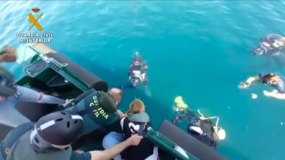 La Guardia Civil y Equinac devuelven dos tortugas bobas al medio marino en Almería