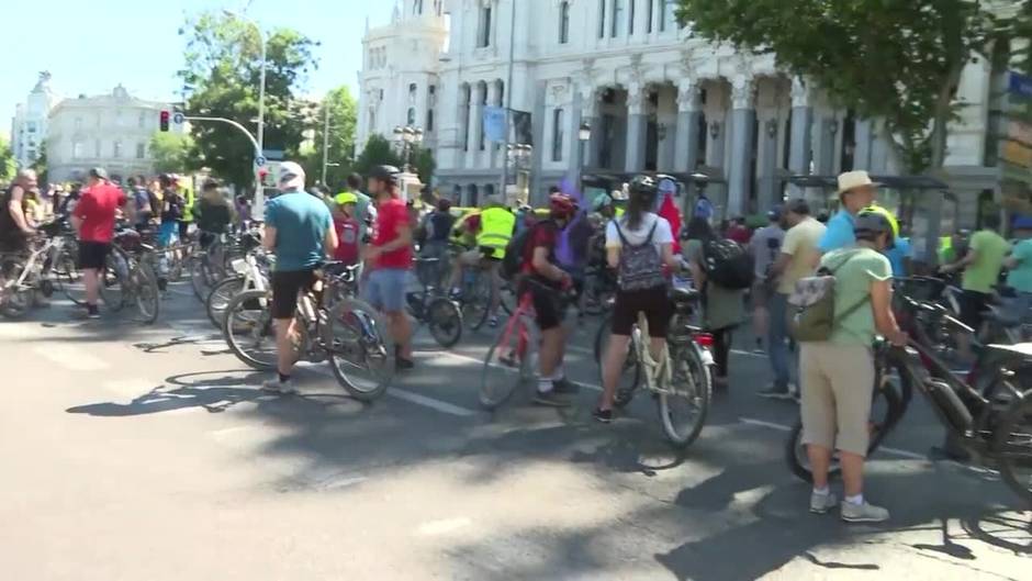 Cinco marchas ciclistas recorren Madrid destacando los beneficios de la bicicleta