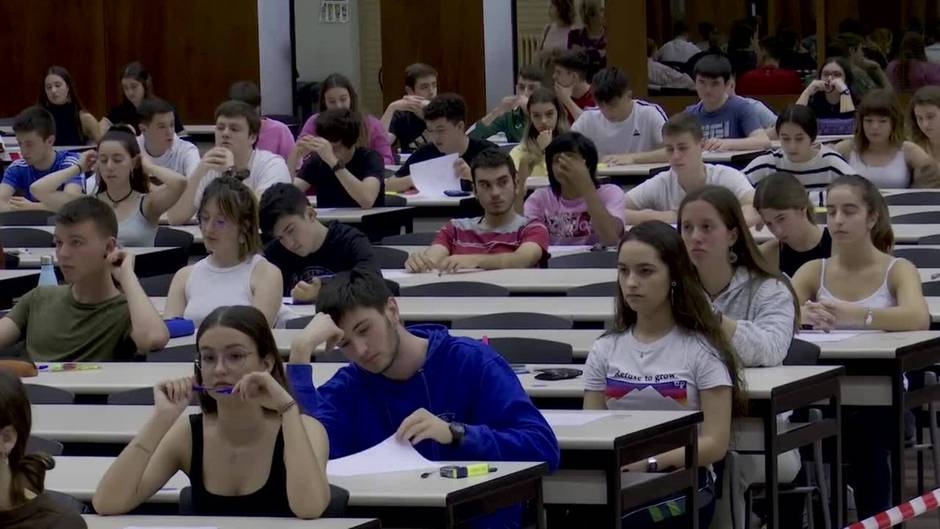 Los estudiantes navarros se examinan de la EBAU