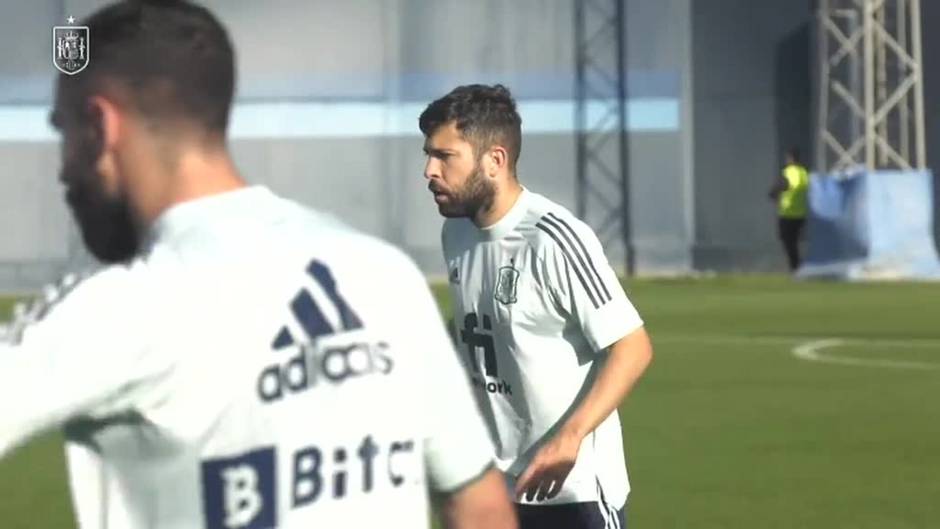 La selección española testa el césped de La Rosaleda