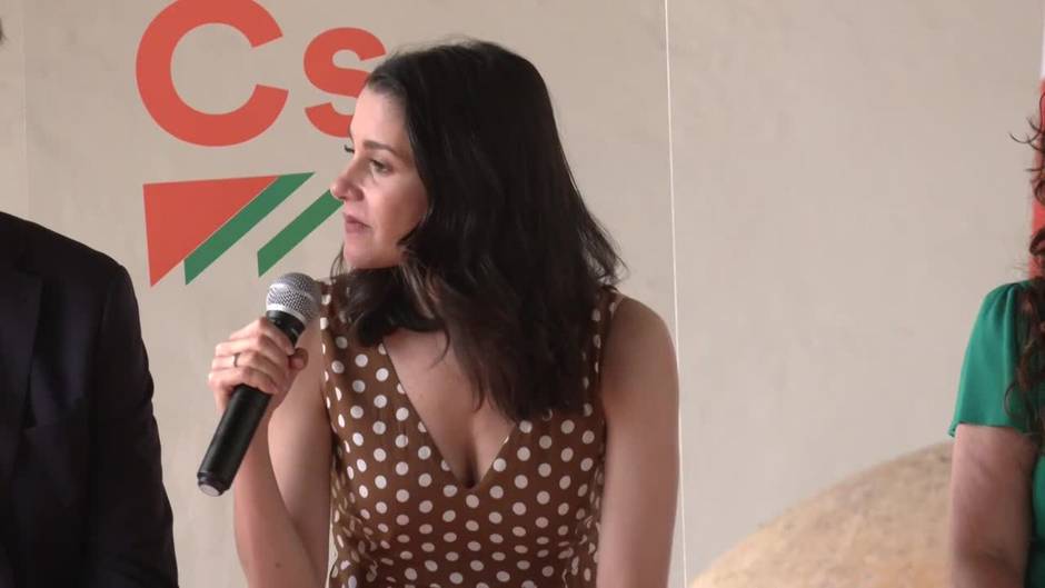 Arrimadas defiende sus raíces andaluzas y asegura que "esta es una campaña de vida" para ella