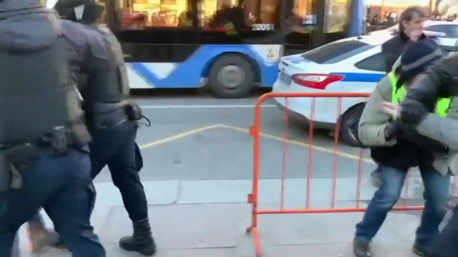 El último Premio Nobel de la Paz subasta su preciado galardón para ayudar a los refugiados ucranianos