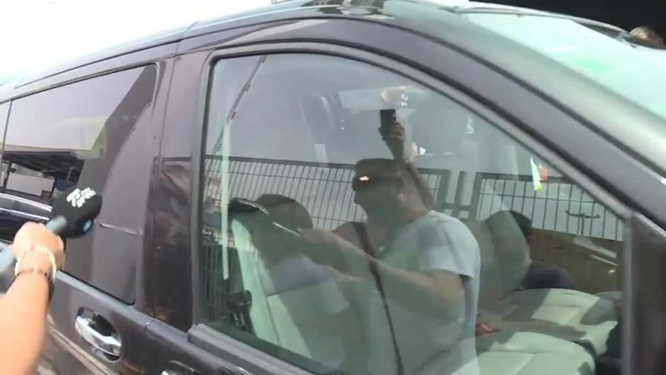 Messi aterriza en Sevilla para la boda de Jordi Alba