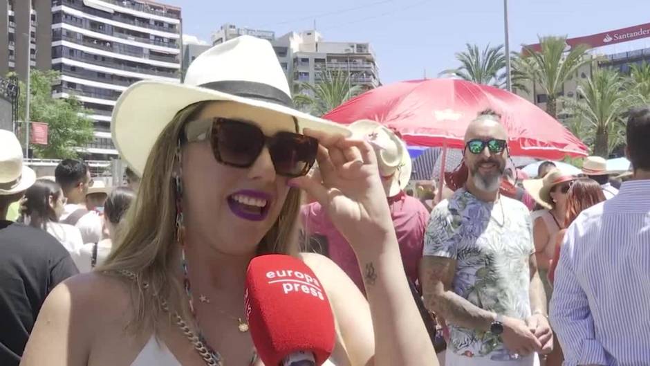 Alicante vuelve a "estallar" en pólvora y fuego en sus Hogueras